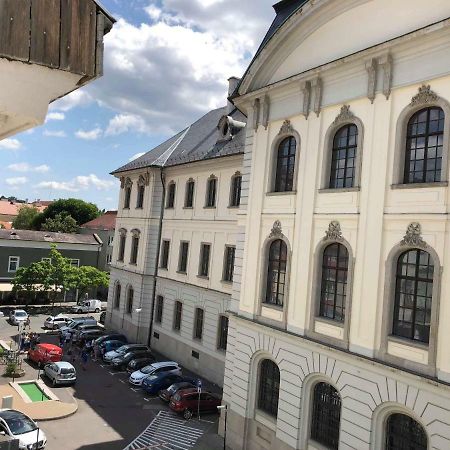 Palace - Belvarosi Apartman Eger Exterior photo